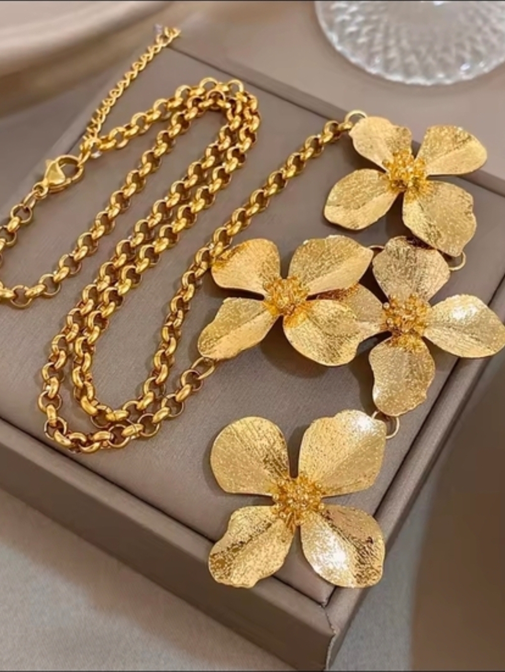 Textured Gold Floral Pendant Necklace